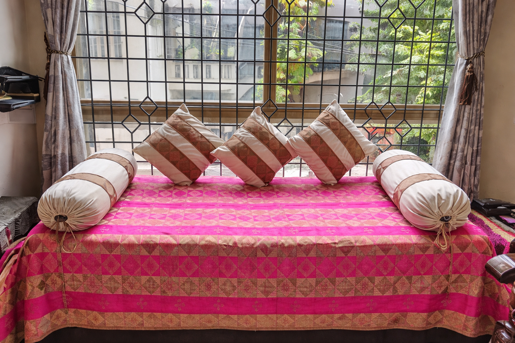 Deewan Cover - Pink Striped